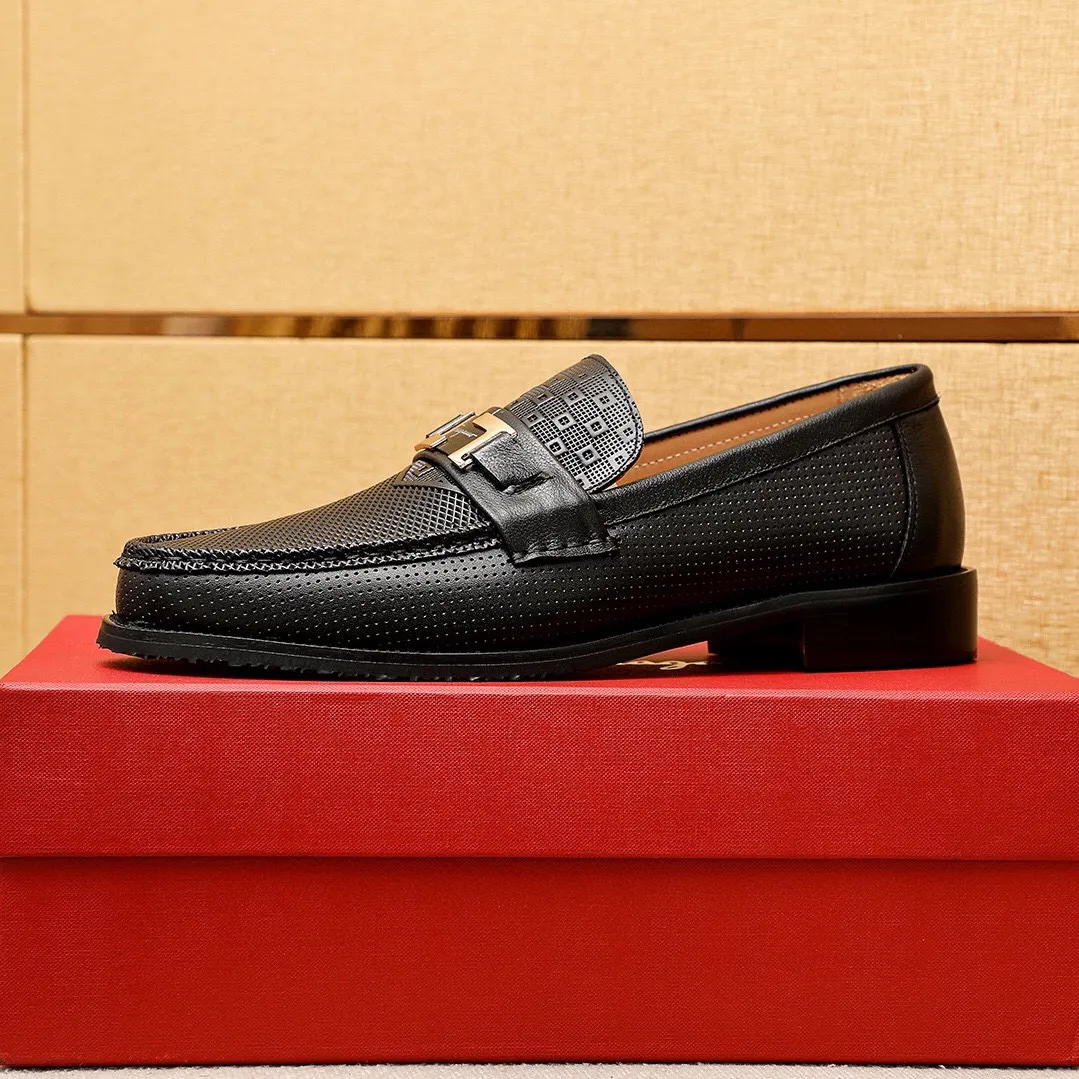 Men's shoes 💰462 💐 Product trademark: Ferragamo "Ferragamo" casual leather shoes Regular size: 38-44 (45.46🉑️customized) Product materials: Selected imported first-layer calfskin embossed upper + luxury hardware buckle, imported water-dyed cow leather lining. Strong three-dimensional visual effect, combined outsole Color: 1⃣️color optional